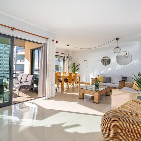 Ocean Horizon House 公寓 *